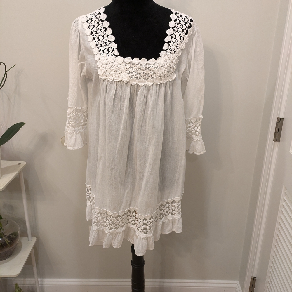 Cute Options White Lace Trim Tunic Top Size Medium